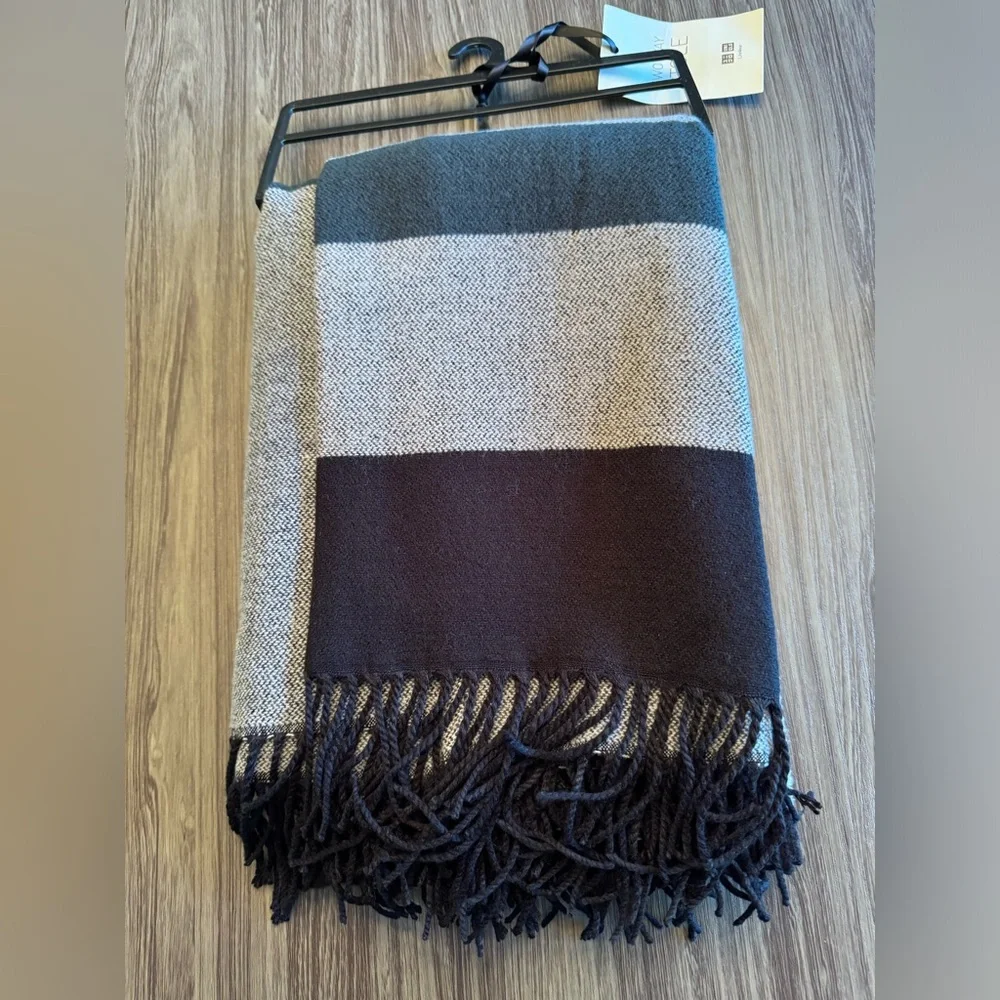 NWT, ladies scarf/poncho